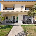 Vila Alonzo *